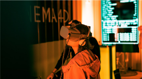 Virtual reality equipment